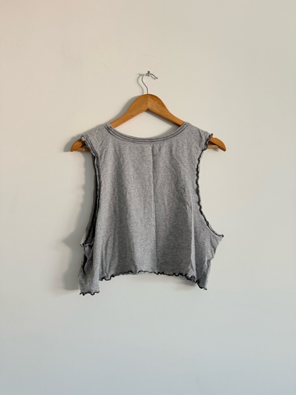 Gray Cropped Ruffle-Edge Muscle Tank Top - Picture 3 of 3